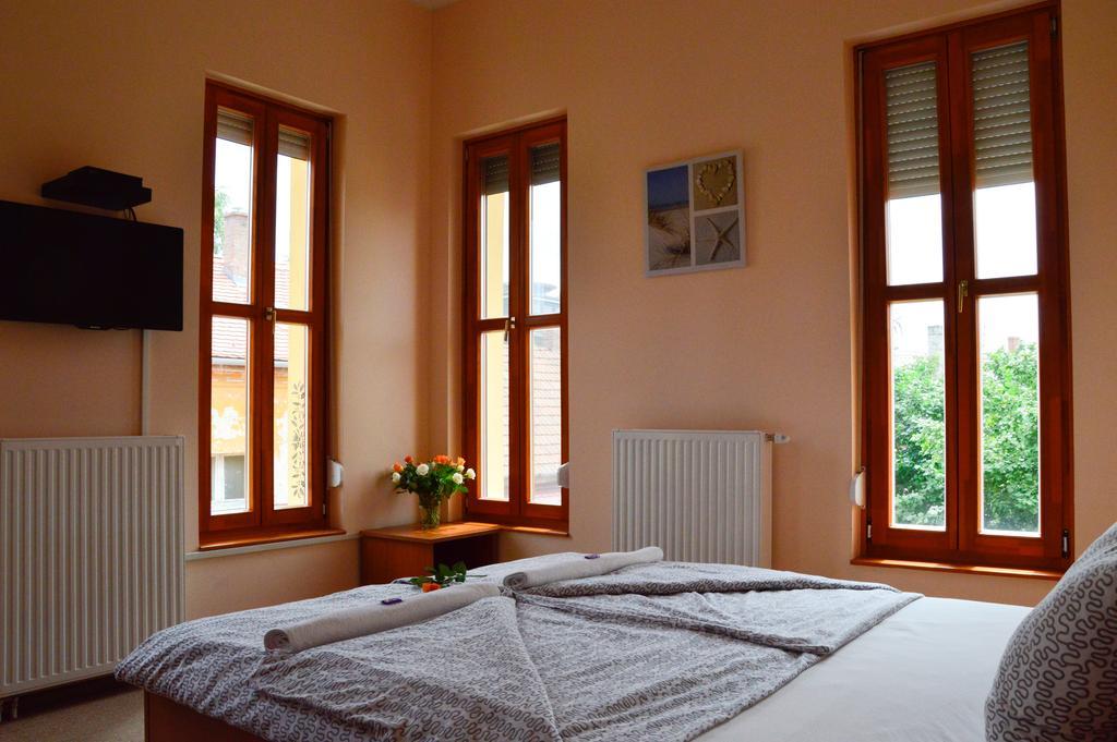 Mediterrán Vendégház Kecskemét Extérieur photo