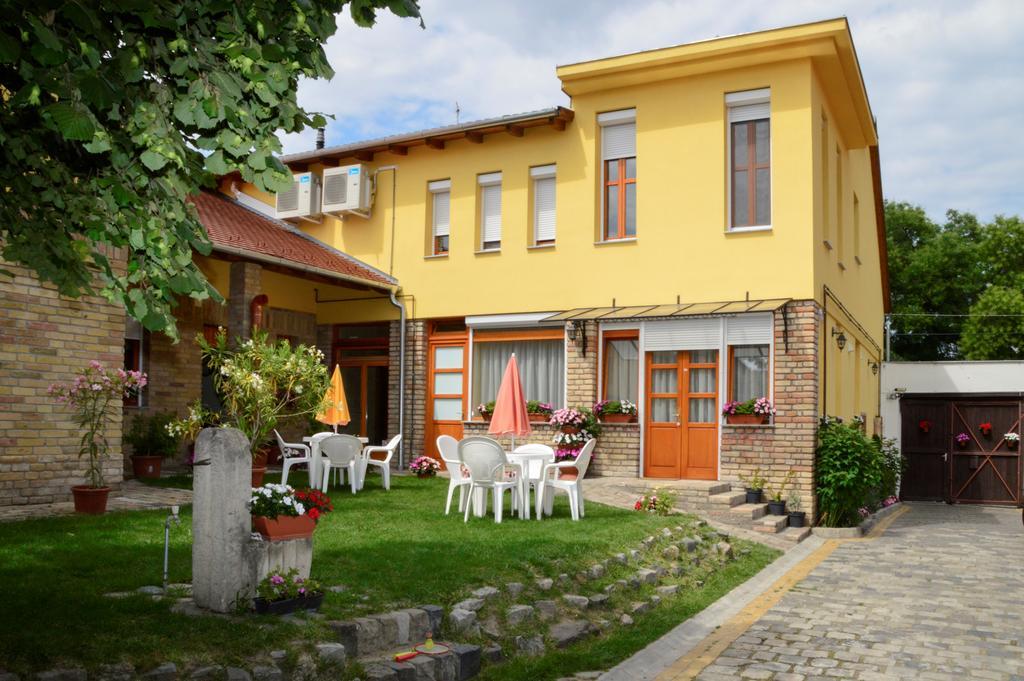 Mediterrán Vendégház Kecskemét Extérieur photo