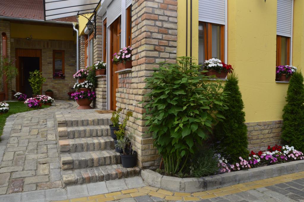 Mediterrán Vendégház Kecskemét Extérieur photo