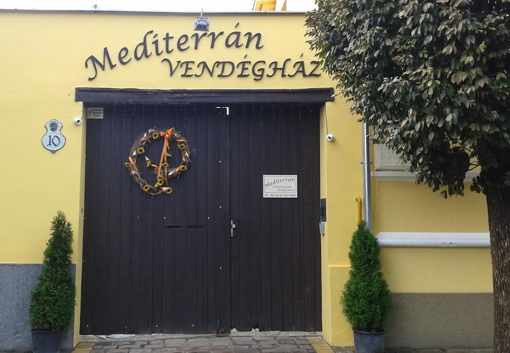 Hotel Mediterrán Vendégház à Kecskemét Extérieur photo